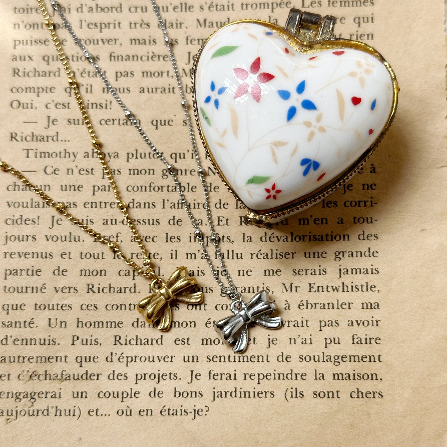 Bow Necklace