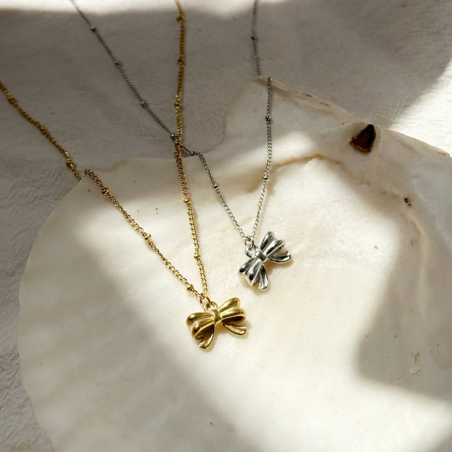 Bow Necklace