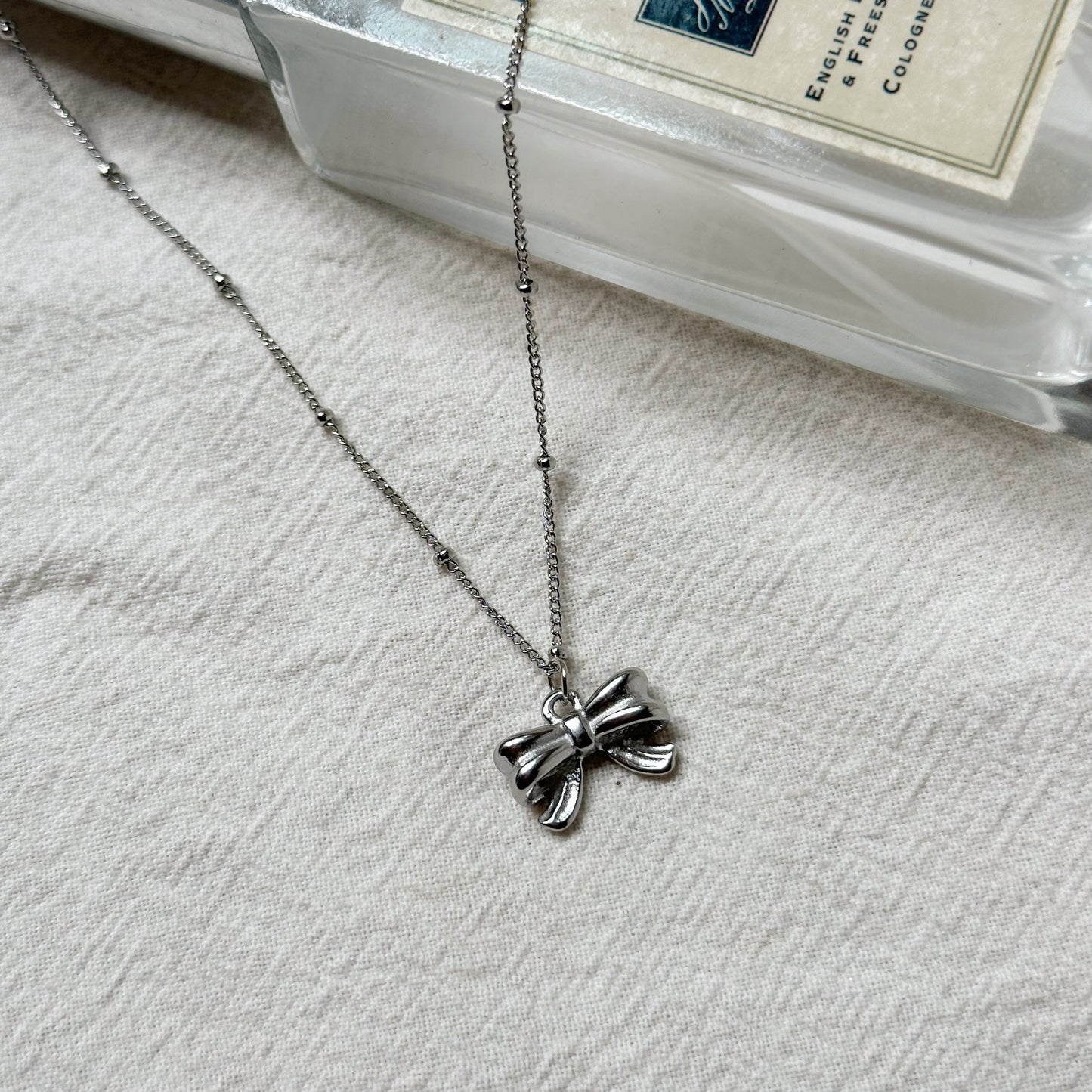 Bow Necklace