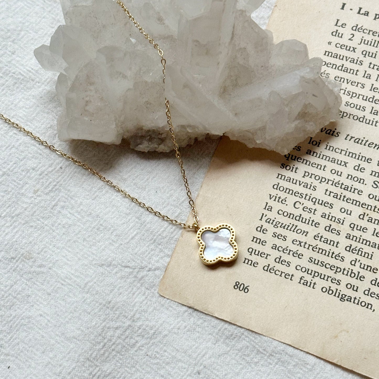 Vera Two-Sided Clover Necklace