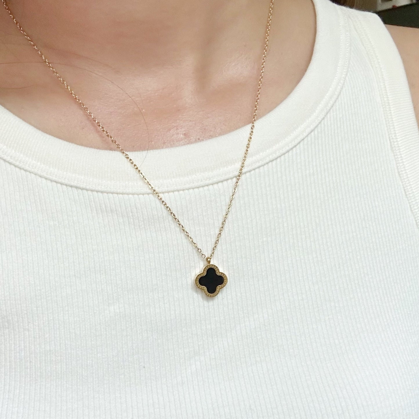 Vera Two-Sided Clover Necklace